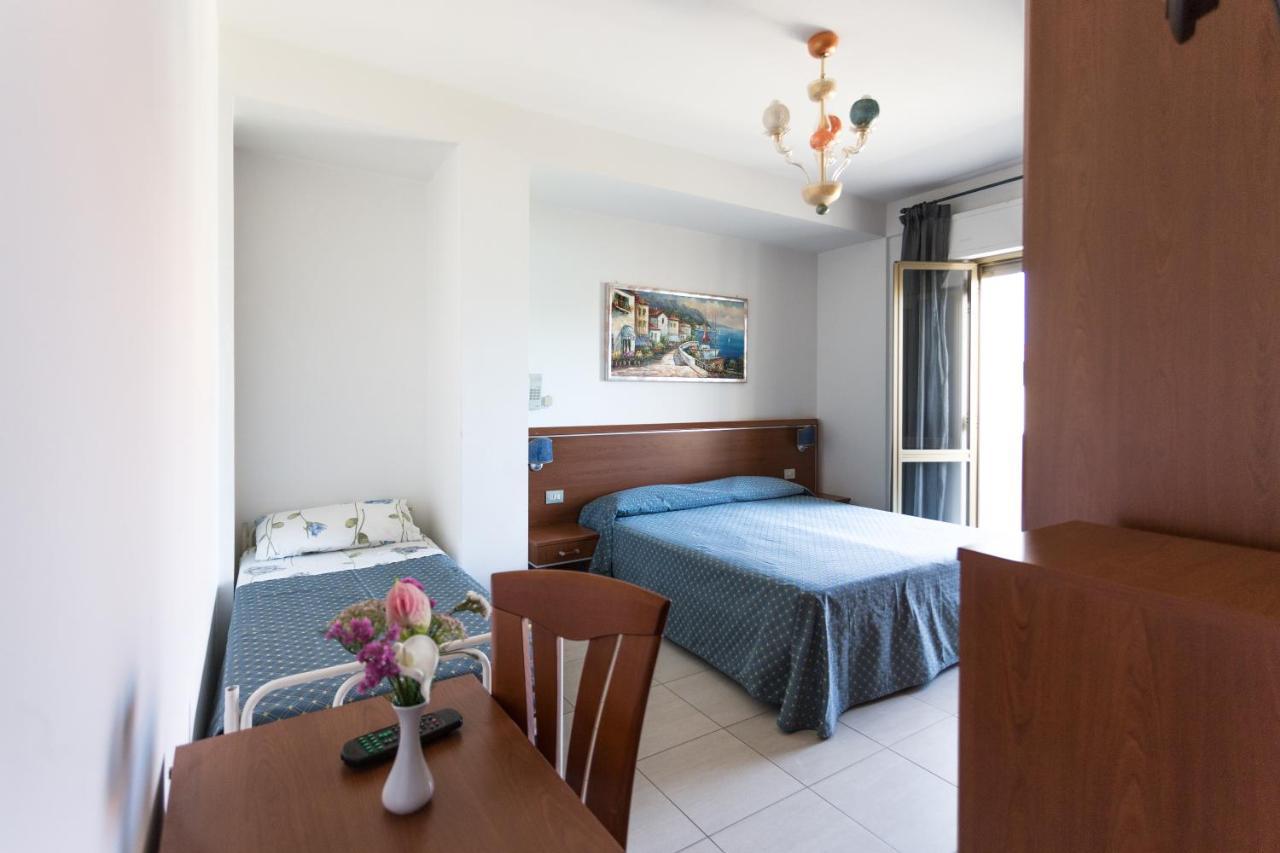 Hotel Abruzzo Pineto Exterior photo