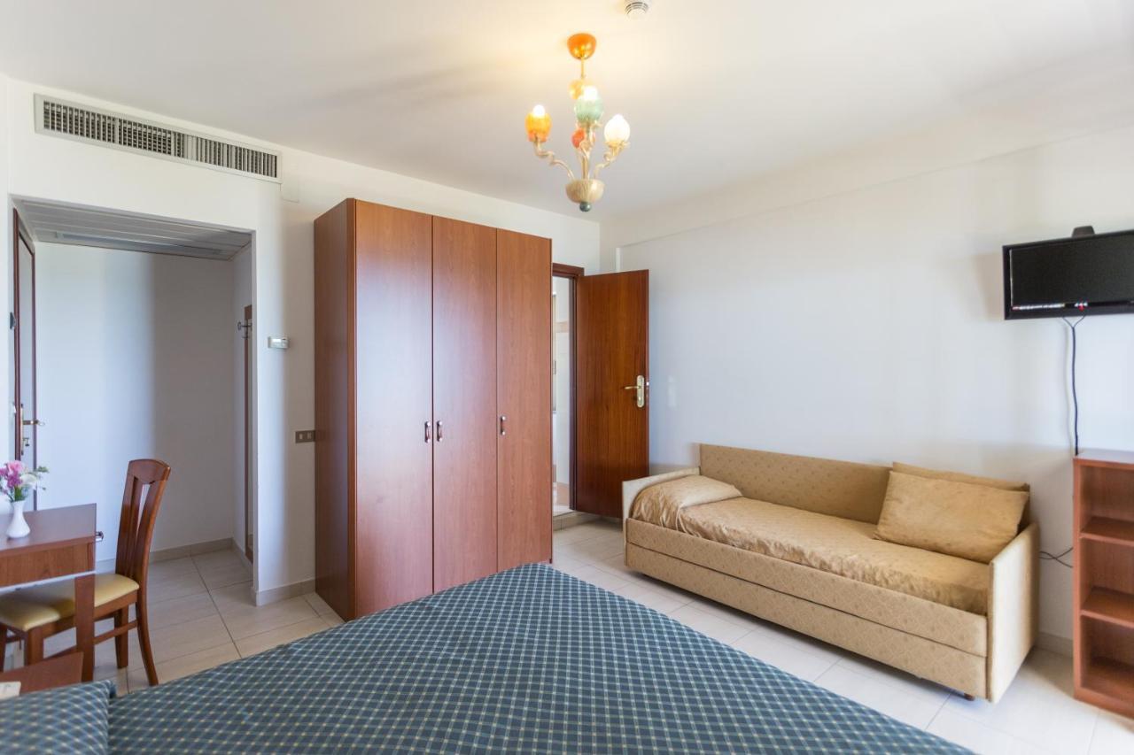 Hotel Abruzzo Pineto Exterior photo