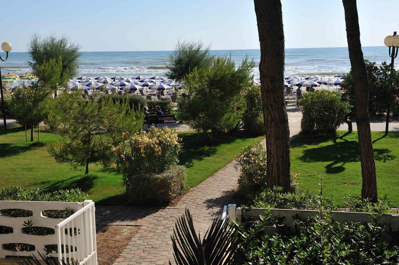Hotel Abruzzo Pineto Exterior photo