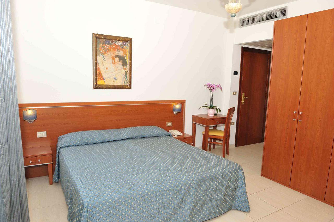 Hotel Abruzzo Pineto Exterior photo