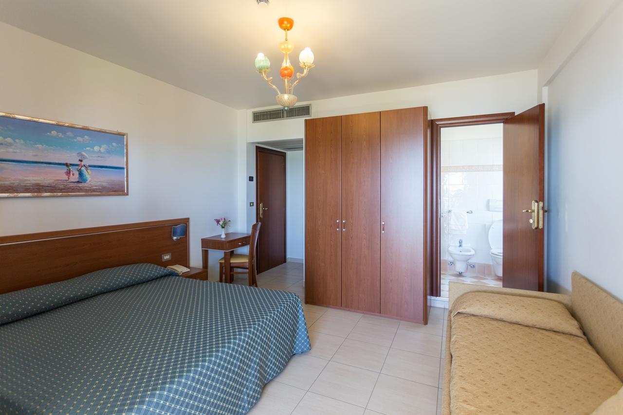 Hotel Abruzzo Pineto Exterior photo