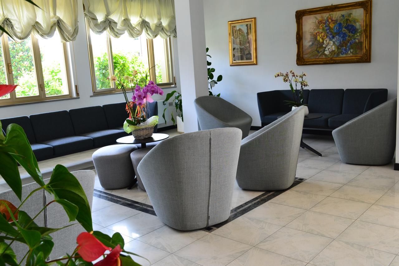 Hotel Abruzzo Pineto Exterior photo