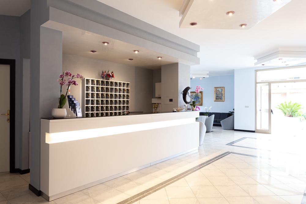 Hotel Abruzzo Pineto Exterior photo