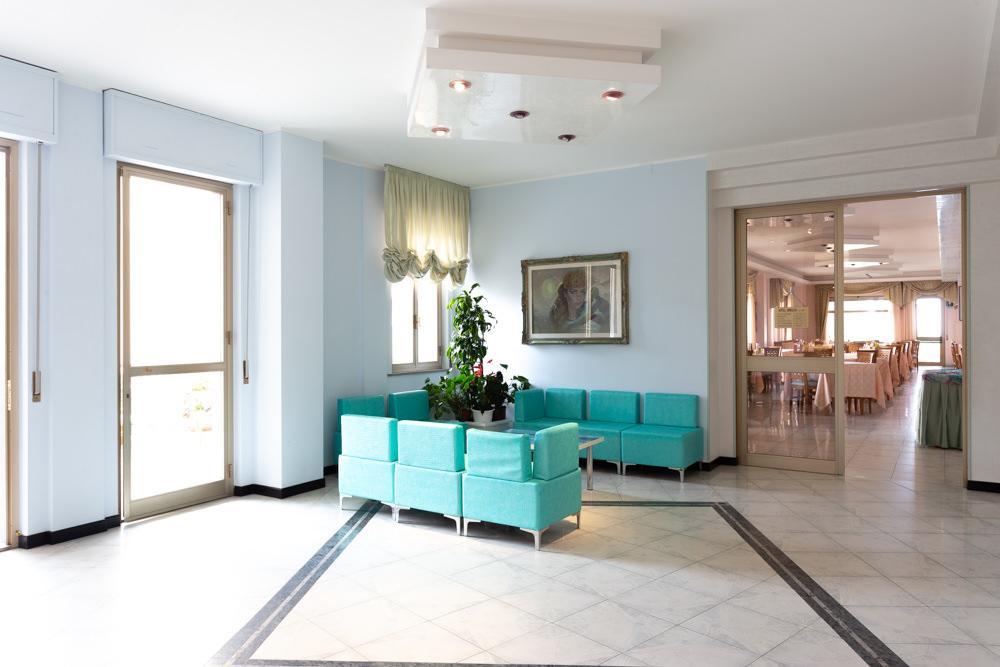 Hotel Abruzzo Pineto Exterior photo